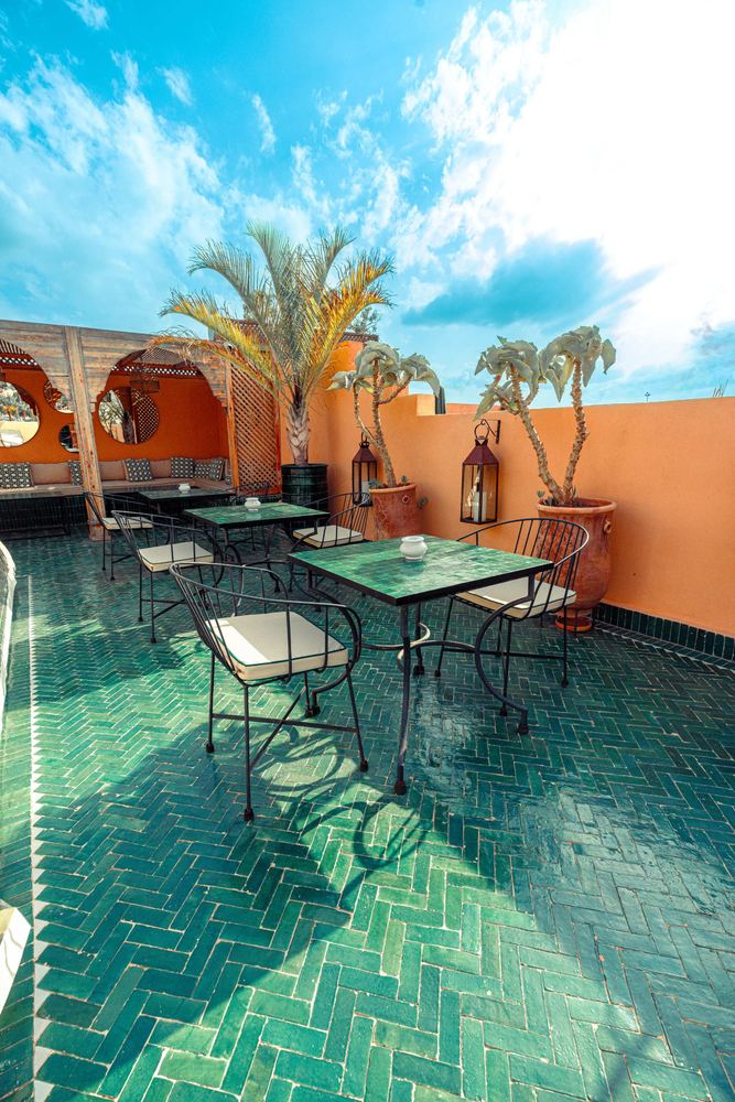 Les tables du rooftop